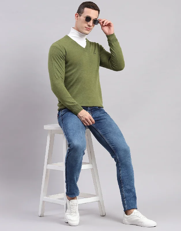 Men Green Solid V Neck Full Sleeve Sweaters/Pullovers